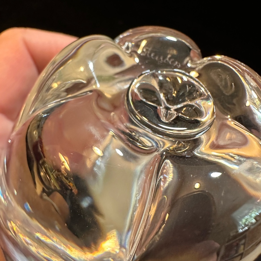 Steuben Crystal Iconic Apple - Picture 6 of 6